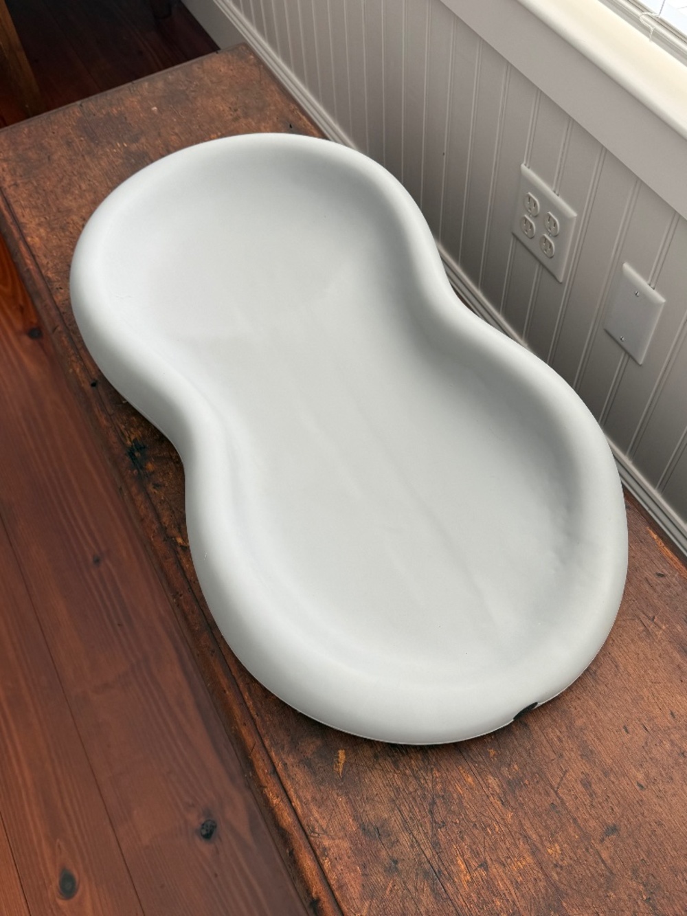 Keekaroo Peanut Changing Table